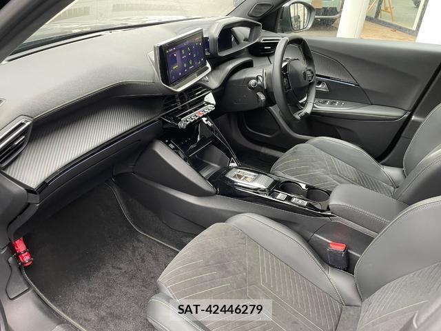 Peugeot 2008 2024-03 8070973-12