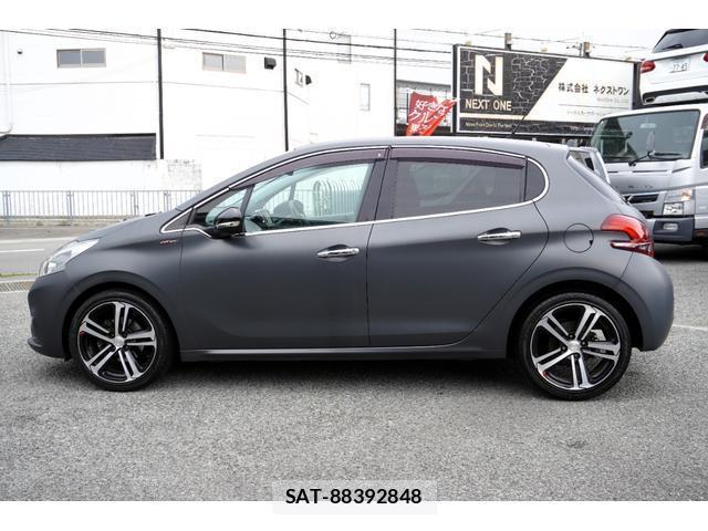 Peugeot 208 2016-12 8071876-2