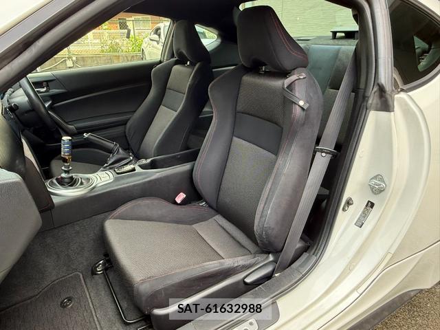 Toyota 86 2012-10 8071537-12
