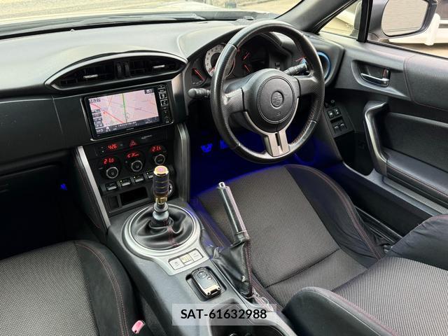 Toyota 86 2012-10 8071537-9