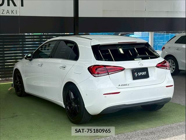 Mercedes Benz A-CLASS 2019-05 8071711-16