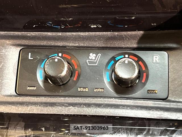 Toyota ALPHARD 2023-02 8071441-7