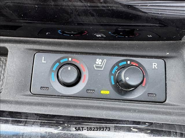 Toyota ALPHARD 2021-04 8071483-14