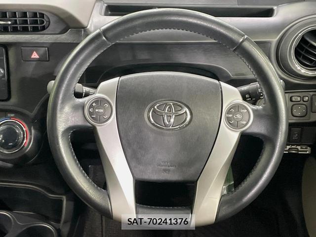 Toyota AQUA 2013-12 8071088-10