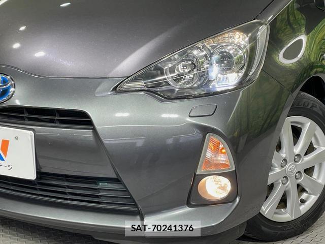 Toyota AQUA 2013-12 8071088-11