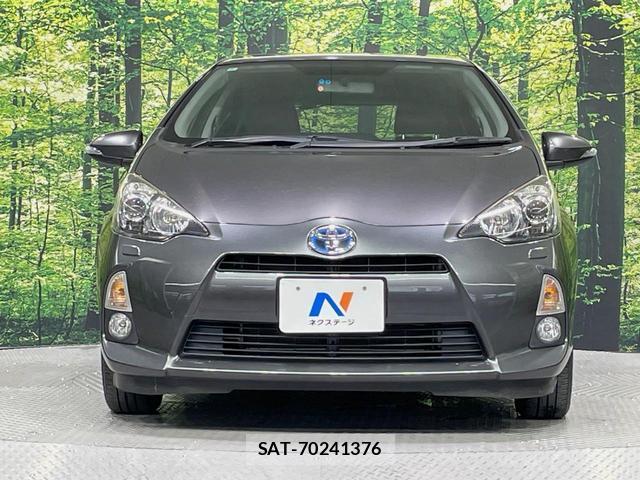 Toyota AQUA 2013-12 8071088-13