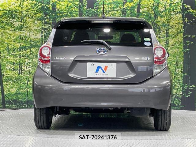 Toyota AQUA 2013-12 8071088-14