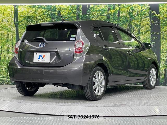 Toyota AQUA 2013-12 8071088-16
