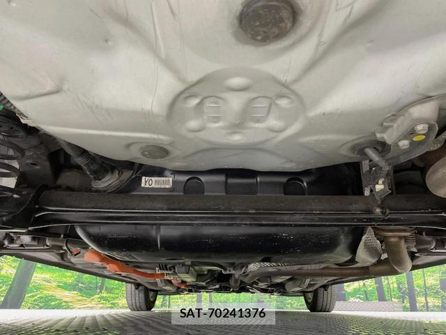 Toyota AQUA 2013-12 8071088-18