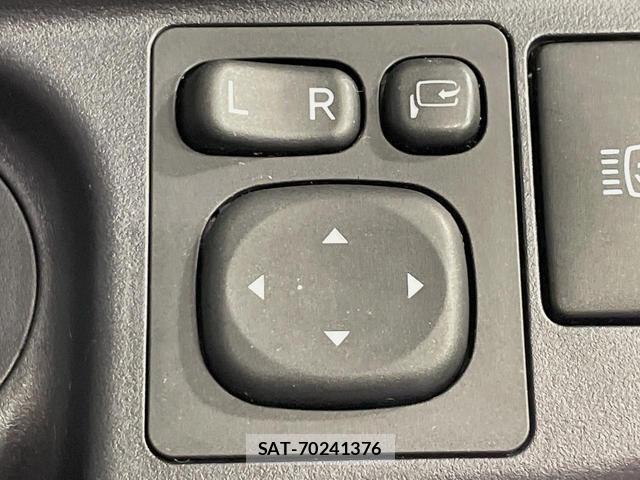 Toyota AQUA 2013-12 8071088-5