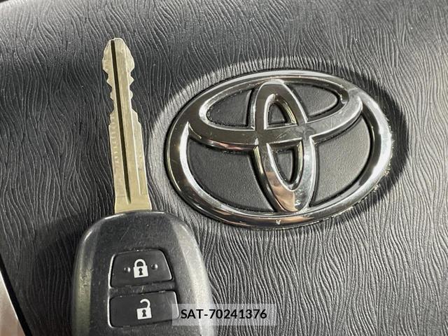 Toyota AQUA 2013-12 8071088-6