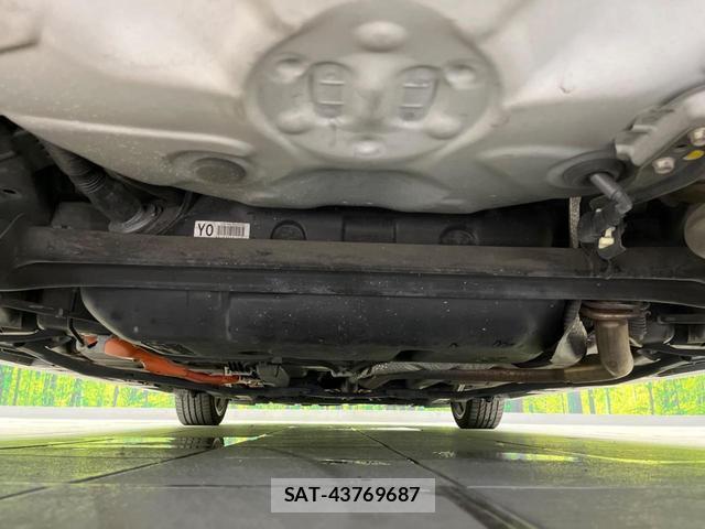 Toyota AQUA 2015-02 8071648-18