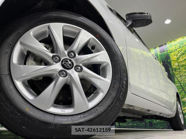 Toyota AQUA 2025-11 8072037-12
