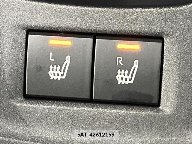 Toyota AQUA 2025-11 8072037-6