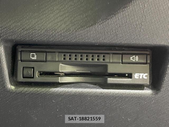 Toyota AQUA 2015-07 8072081-3