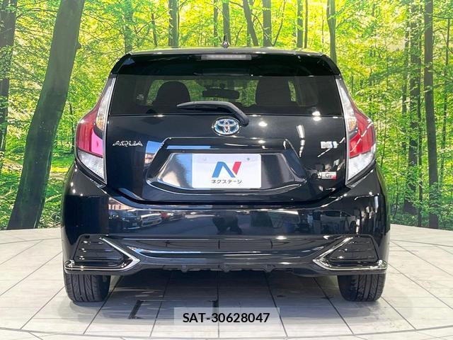 Toyota AQUA 2015-08 8072083-14