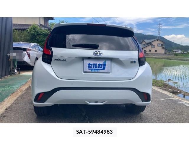 Toyota AQUA 2021-11 8072181-1