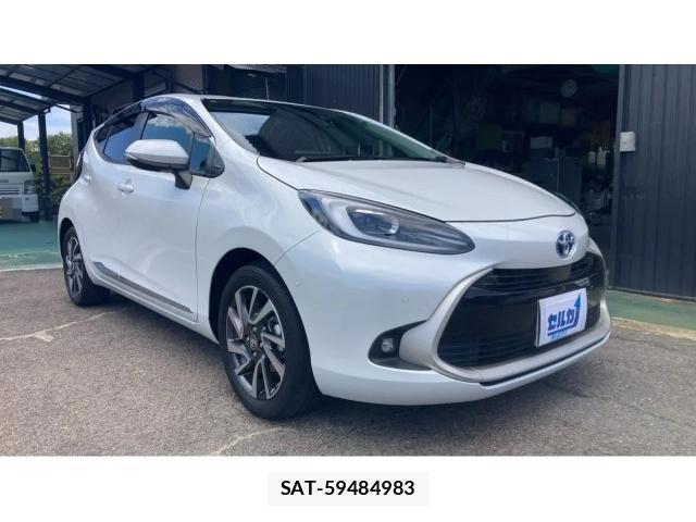 Toyota AQUA 2021-11 8072181-11