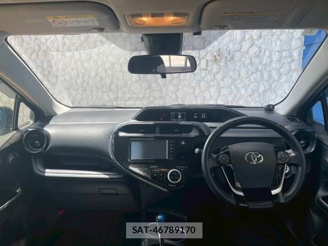 Toyota AQUA 2018-02 8072604-2