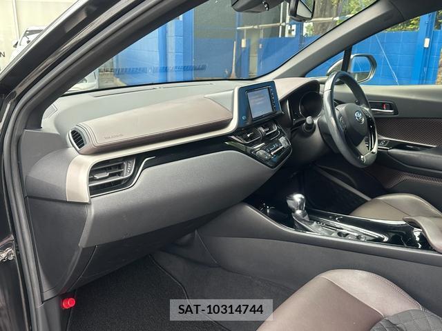 Toyota C-HR 2017-06 8071557-11