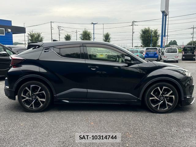 Toyota C-HR 2017-06 8071557-3