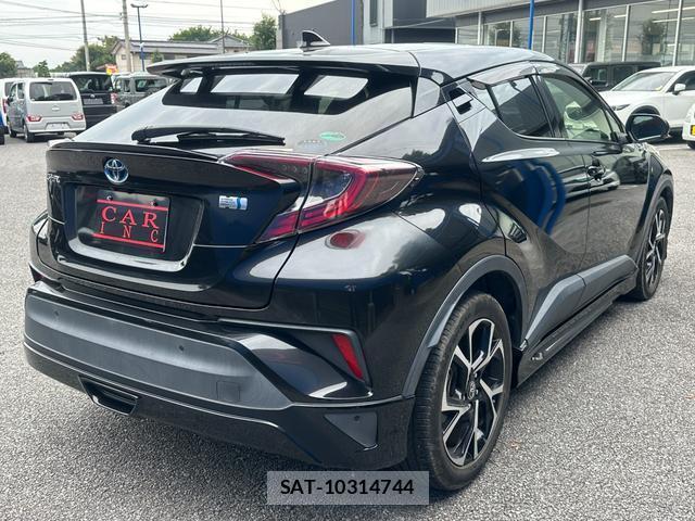 Toyota C-HR 2017-06 8071557-4