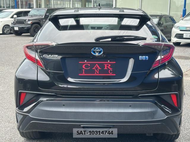 Toyota C-HR 2017-06 8071557-5