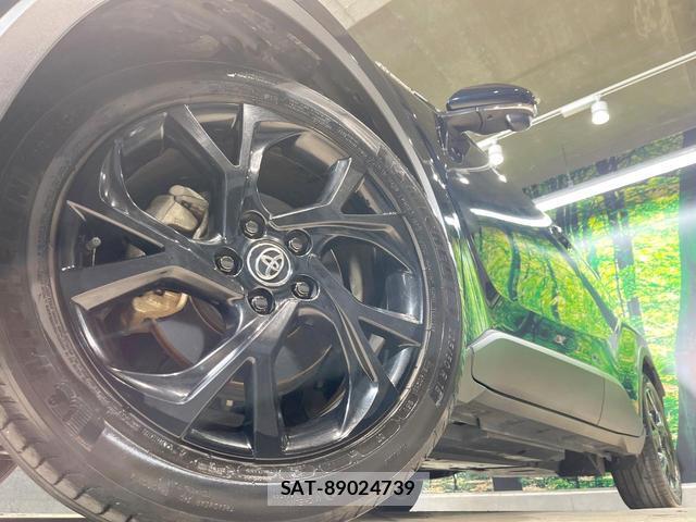Toyota C-HR 2019-02 8071664-13