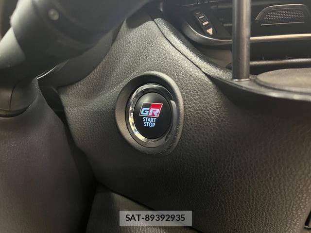 Toyota C-HR 2019-11 8072070-15