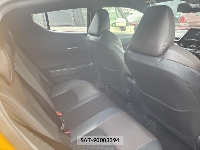 Toyota C-HR 2017-09 8072114-7