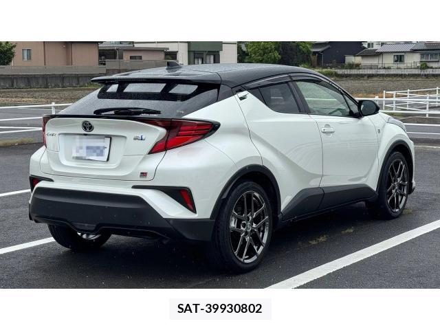 Toyota C-HR 2021-07 8072180-12