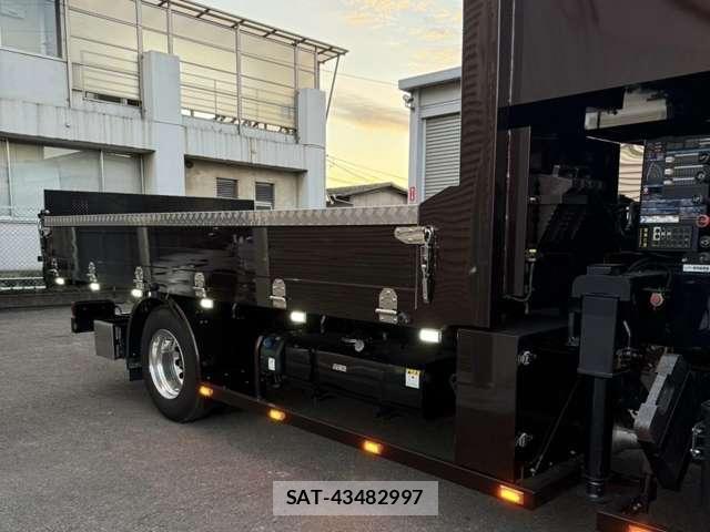 MITSUBISHI FUSO CANTER 2023-07 8071029-1