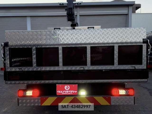 MITSUBISHI FUSO CANTER 2023-07 8071029-4