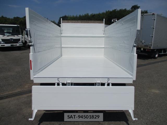MITSUBISHI FUSO CANTER 2022-08 8071297-2