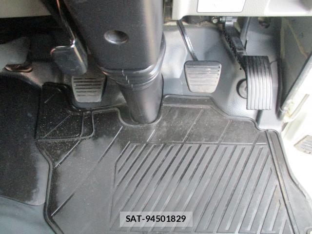 MITSUBISHI FUSO CANTER 2022-08 8071297-7