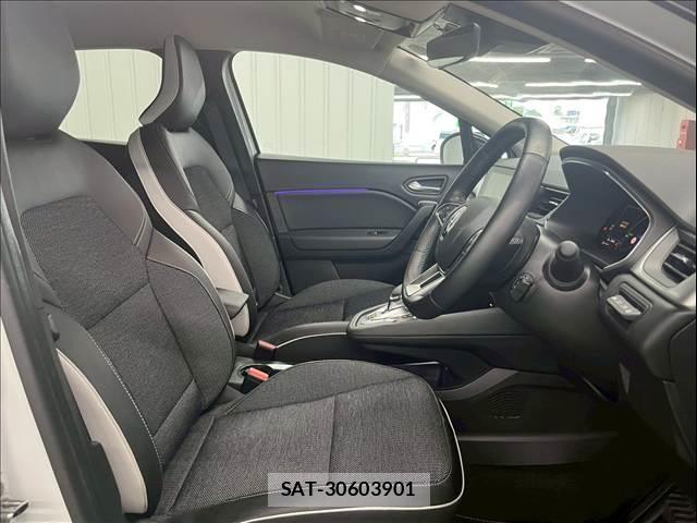 Renault CAPTUR 2023-03 8072591-6