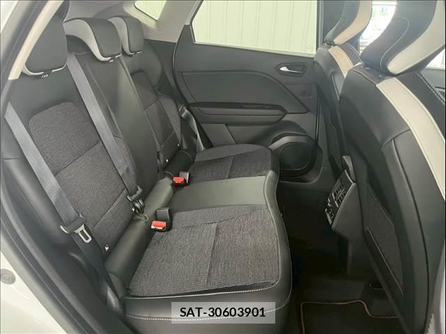 Renault CAPTUR 2023-03 8072591-7