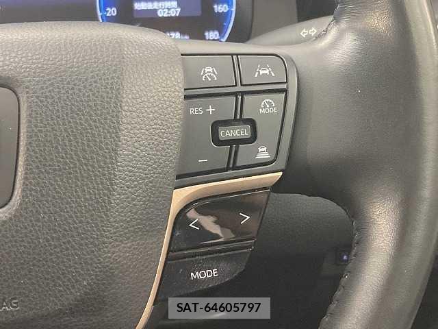 Toyota Crown Crossover 2022-12 8071545-6