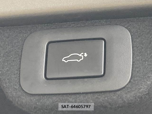 Toyota Crown Crossover 2022-12 8071545-7