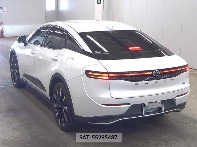Toyota Crown Crossover 2022-12 8071781-4