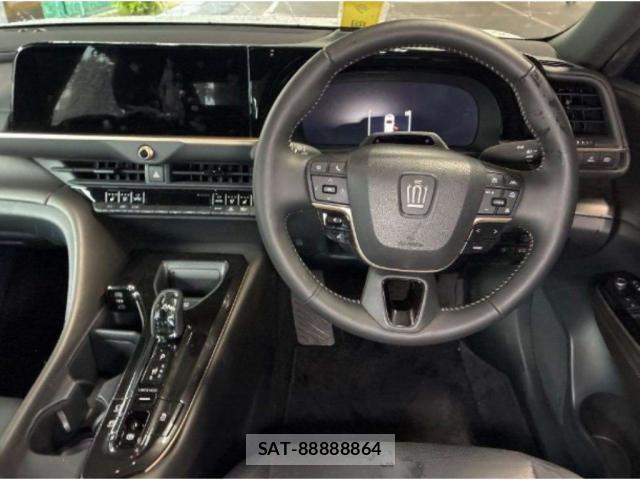 Toyota Crown Crossover 2025-09 8071810-2