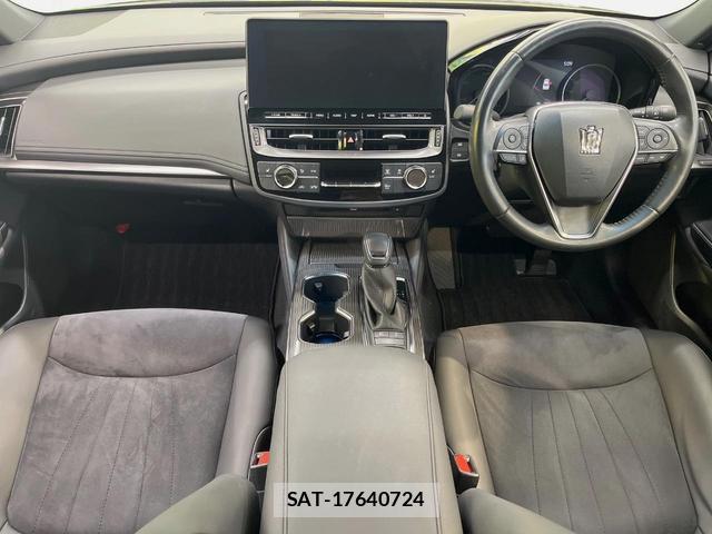 Toyota CROWN HYBRID 2021-08 8070845-1