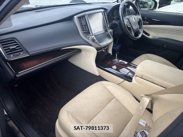 Toyota CROWN HYBRID 2016-06 8072118-2