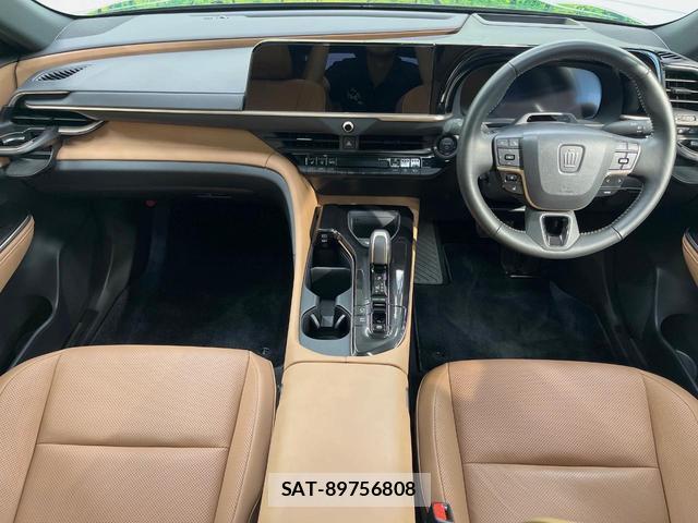 Toyota CROWN 2024-10 8070846-1