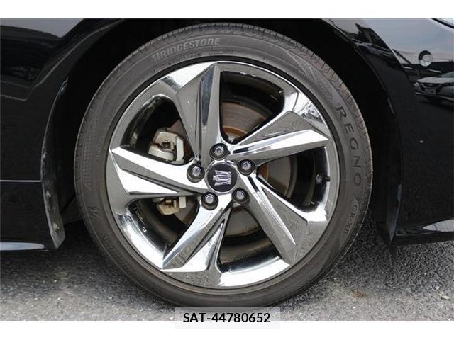 Toyota CROWN 2019-08 8072300-15