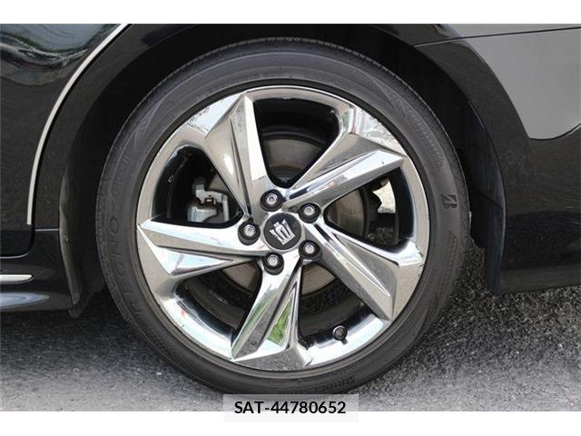Toyota CROWN 2019-08 8072300-17