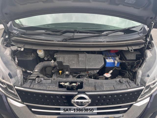 Nissan DAYZ ROOX 2017-08 8071612-13