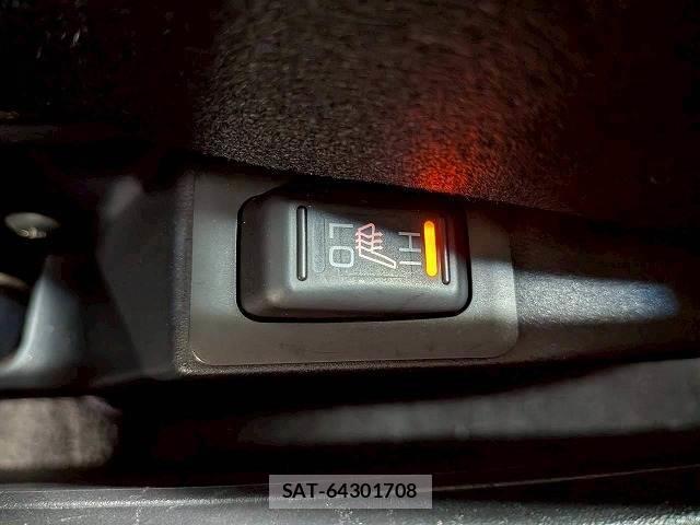 Mitsubishi DELICA 2014-01 8071032-10