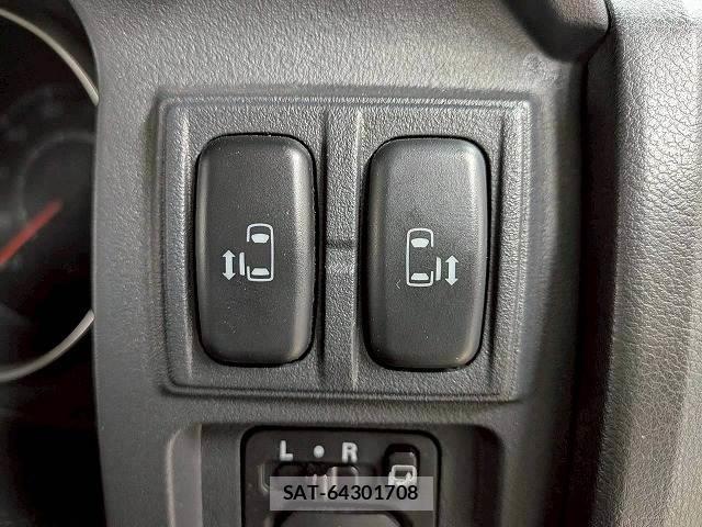 Mitsubishi DELICA 2014-01 8071032-9