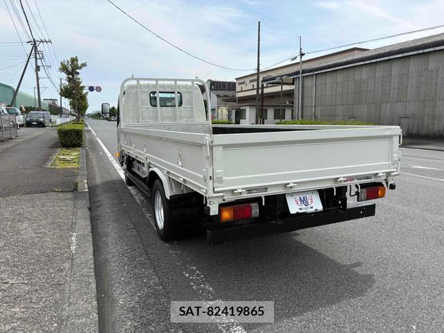 Hino DUTRO 2012-08 8071471-1